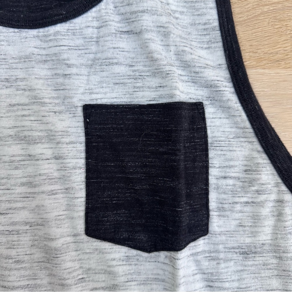 FREE PLANET - MENS - SLEEVELESS TANK TOP  - SIZE LARGE - Picture 5 of 6